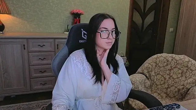 Snapshot of AnneAverry chatting on 02-17-26, 10:12 AnneAverry online show from 02-17-26, 10:12