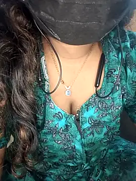 Snapshot of tamilsaisree chatting on 07-02-26, 06:47 tamilsaisree online show from 07-02-26, 06:47