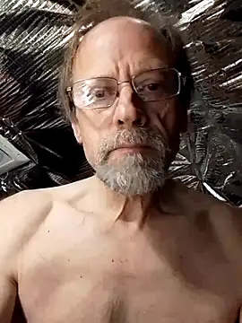 Quebec46 online show from 12-17-25, 04:24