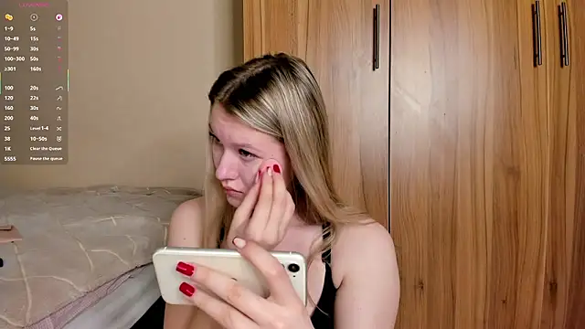 SkyeDavis online show from 03-11-26, 01:06