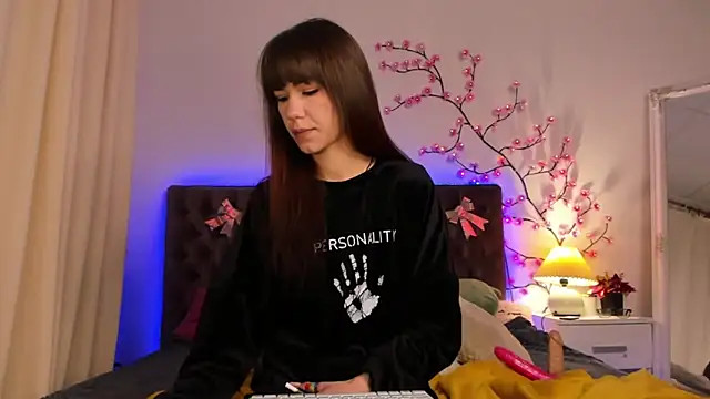 MilanaHotts online show from 02-06-26, 06:29