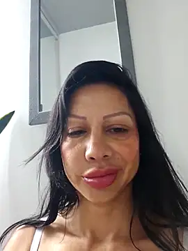 Snapshot of Grace_Velvet chatting on 06-16-26, 11:24 Grace Velvet online show from 06-16-26, 11:24