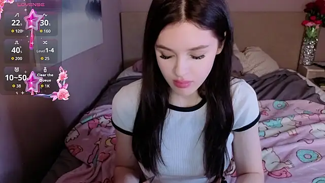 Snapshot of Holly__Bush chatting on 02-23-26, 03:42 Holly Bush online show from 02-23-26, 03:42