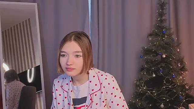 Leyla crsh online show from 12-17-25, 05:35