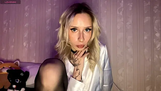 BrittanieKerkhoff online show from 12-18-25, 01:28