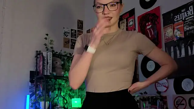 JeaneneWoltz online show from 12-22-25, 09:06