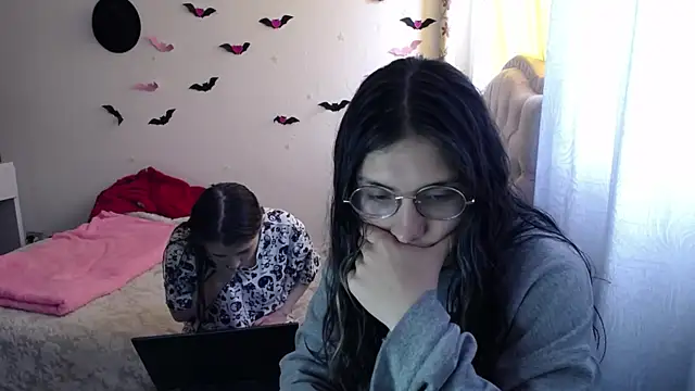 Briar y Blair online show from 01-12-26, 05:40