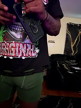 Snapshot of daddydarkskindikk chatting on 01-11-26, 01:05 daddydarkskindikk online show from 01-11-26, 01:05