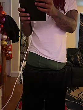 Snapshot of daddydarkskindikk chatting on 02-24-26, 08:40 daddydarkskindikk online show from 02-24-26, 08:40