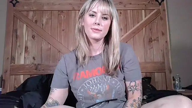 onesmittenkitten online show from 05-19-26, 05:41