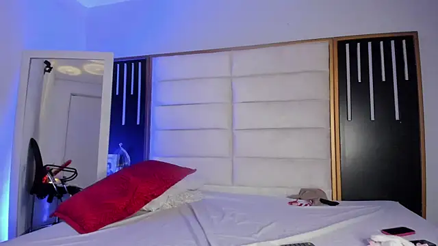 Snapshot of JuliMonroe19 chatting on 02-24-26, 12:58 JuliMonroe19 online show from 02-24-26, 12:58