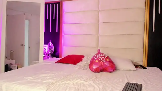 Snapshot of JuliMonroe19 chatting on 03-03-26, 12:55 JuliMonroe19 online show from 03-03-26, 12:55