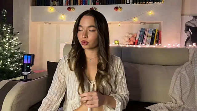 Avvechloe online show from 12-17-25, 08:48