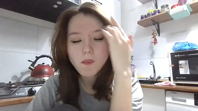 Snapshot of VelmaMaasch chatting on 12-17-25, 02:56 VelmaMaasch online show from 12-17-25, 02:56