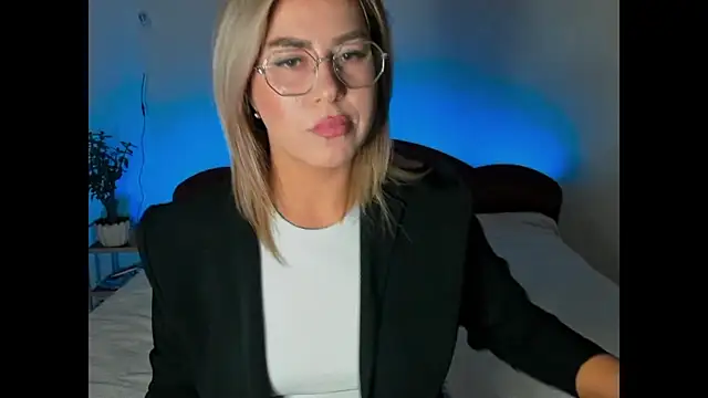 Roxi Joy online show from 01-15-26, 06:00