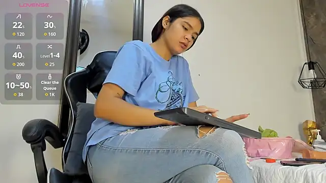 Snapshot of alina_souvage_ chatting on 03-01-26, 06:32 alina souvage online show from 03-01-26, 06:32