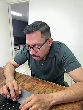 AdrianGarcia89 online show from 04-17-26, 12:35