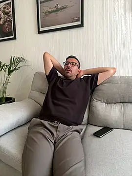 AdrianGarcia89 online show from 04-18-26, 07:07