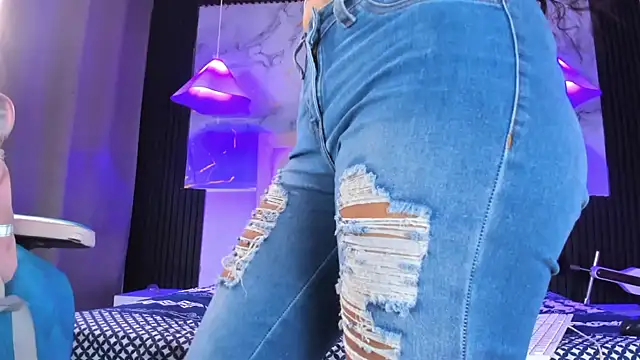 Snapshot of Carla_evans_ chatting on 12-22-25, 02:25 Carla evans online show from 12-22-25, 02:25