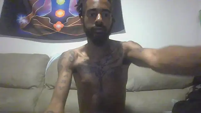 Snapshot of AverageAnt_ chatting on 12-17-25, 04:18 AverageAnt online show from 12-17-25, 04:18