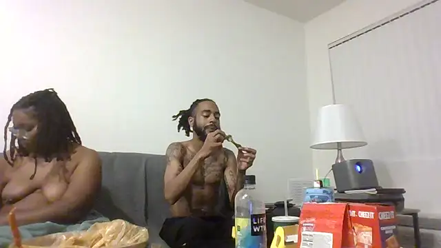 Snapshot of AverageAnt_ chatting on 02-25-26, 04:44 AverageAnt online show from 02-25-26, 04:44