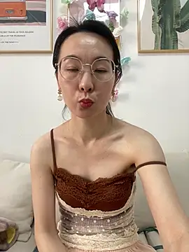 Snapshot of you-005 chatting on 03-15-26, 02:28 you-005 online show from 03-15-26, 02:28