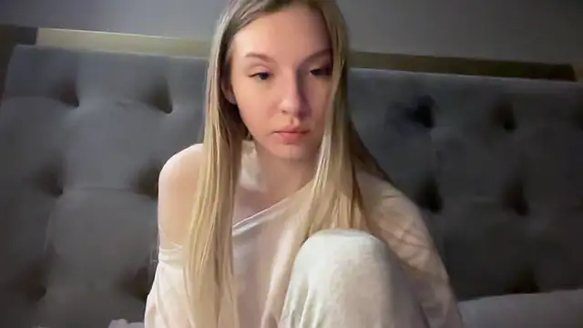 Snapshot of blondinkaa chatting on 04-12-26, 07:08 blondinkaa online show from 04-12-26, 07:08