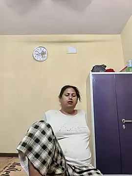 Hotmylips online show from 04-17-26, 03:20