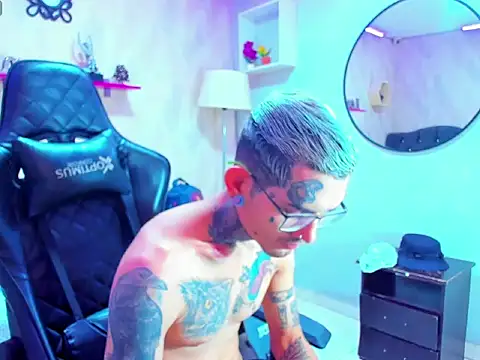 Boy tatto77 online show from 01-19-26, 04:00