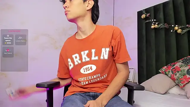 Aron valverde online show from 12-18-25, 02:28