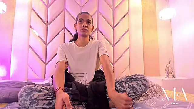 Max Ari online show from 01-17-26, 04:06