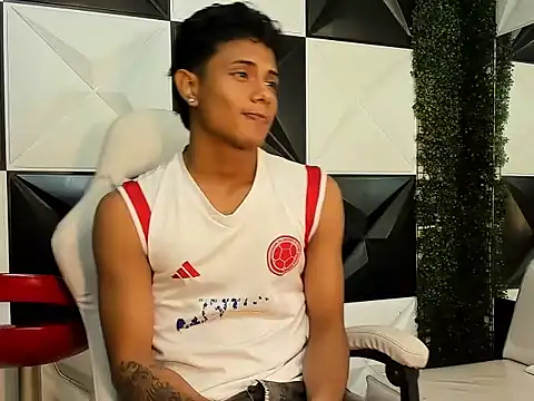 Snapshot of andrew_myersx chatting on 01-10-26, 01:51 andrew myersx online show from 01-10-26, 01:51