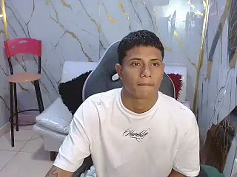 Snapshot of andrew_myersx chatting on 03-04-26, 01:28 andrew myersx online show from 03-04-26, 01:28