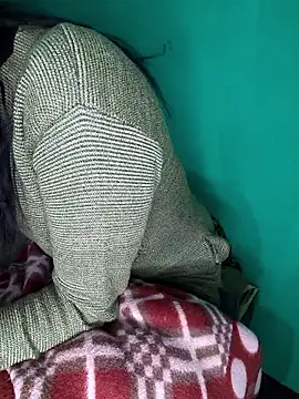 QWEEN7B online show from 12-22-25, 12:24