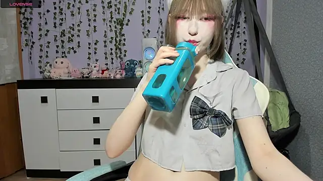 Snapshot of Yoonhee_ki chatting on 06-15-26, 06:43 Yoonhee ki online show from 06-15-26, 06:43
