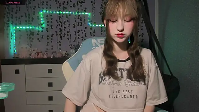 Snapshot of Yoonhee_ki chatting on 07-04-26, 09:32 Yoonhee ki online show from 07-04-26, 09:32