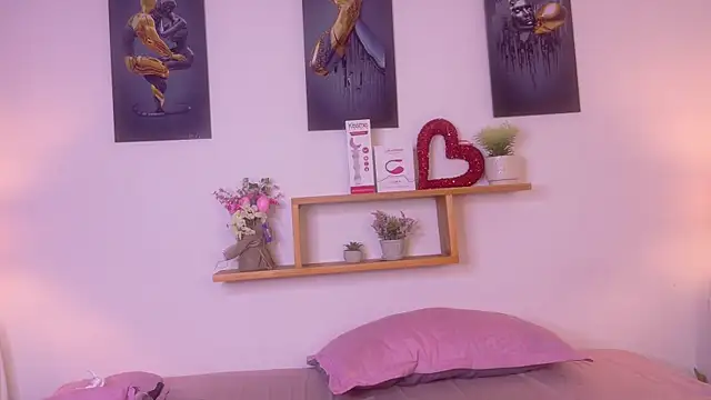 Snapshot of nairagold_ chatting on 06-25-26, 12:32 nairagold online show from 06-25-26, 12:32