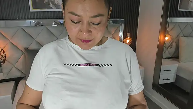 Susan Sexy Milf online show from 01-09-26, 11:57