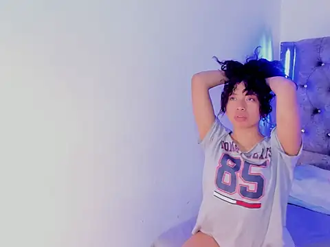 Snapshot of Mia_Cavalli chatting on 12-18-25, 09:43 Mia Cavalli online show from 12-18-25, 09:43