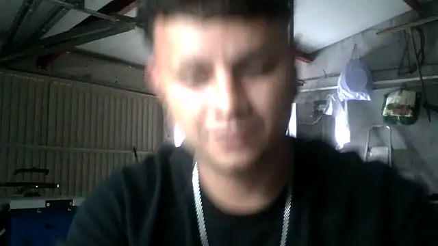 Snapshot of Sickbooy69 chatting on 05-12-26, 04:15 Sickbooy69 online show from 05-12-26, 04:15