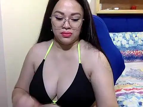 Snapshot of celine_margo chatting on 05-15-26, 05:03 celine margo online show from 05-15-26, 05:03