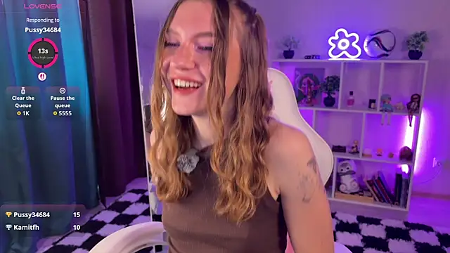 Snapshot of KellySunn chatting on 07-17-26, 08:10 KellySunn online show from 07-17-26, 08:10