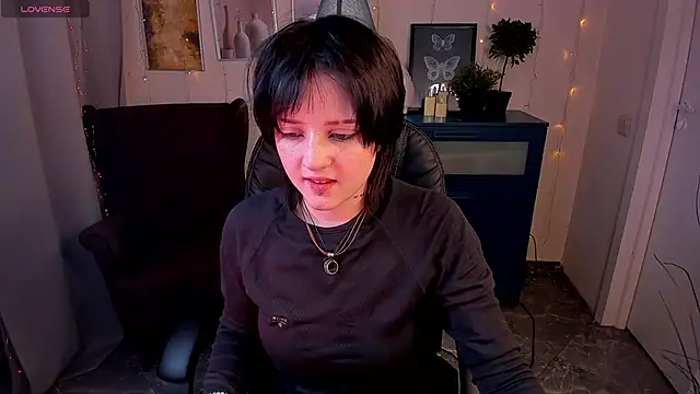 Snapshot of SarahShelby chatting on 02-03-26, 10:53 SarahShelby online show from 02-03-26, 10:53