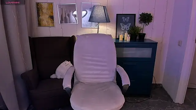 Snapshot of SarahShelby chatting on 02-19-26, 06:31 SarahShelby online show from 02-19-26, 06:31