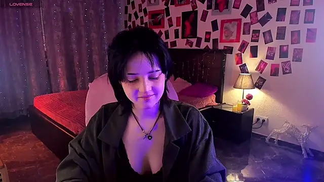 Snapshot of SarahShelby chatting on 02-21-26, 10:38 SarahShelby online show from 02-21-26, 10:38