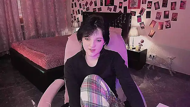 Snapshot of SarahShelby chatting on 03-05-26, 10:44 SarahShelby online show from 03-05-26, 10:44