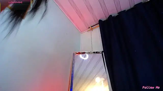 Emilyy05  online show from 03-06-26, 01:02