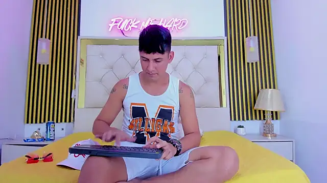 Sweet kevin1 online show from 12-21-25, 06:20