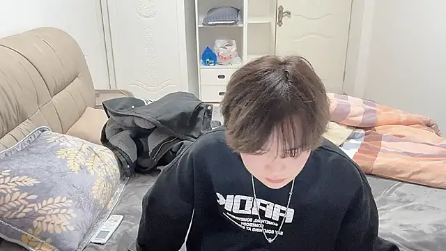 junnan001 online show from 12-20-25, 03:19