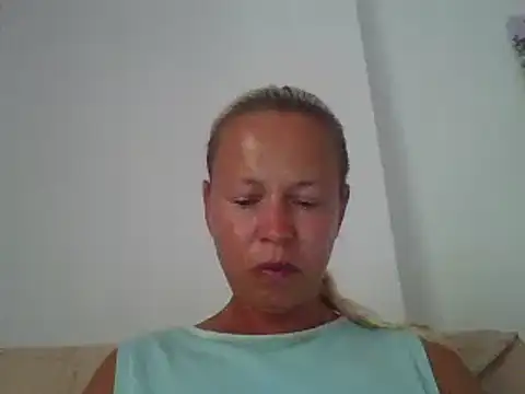 Snapshot of jennyblondeuk chatting on 06-19-26, 05:39 jennyblondeuk online show from 06-19-26, 05:39